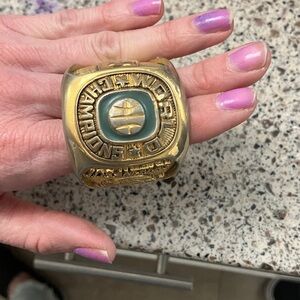 Rare 🏀 LA LAKERS NBA World Championship Collectors Paperweight Ring